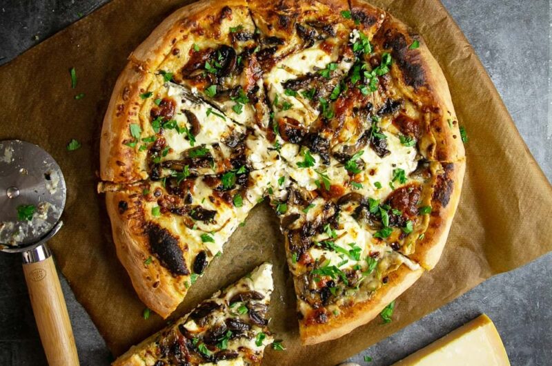 Mushroom Pizza w/ Garlic Sauce Recipe